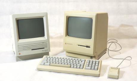 Deux ordinateurs Macintosh de la Collection d'informatique