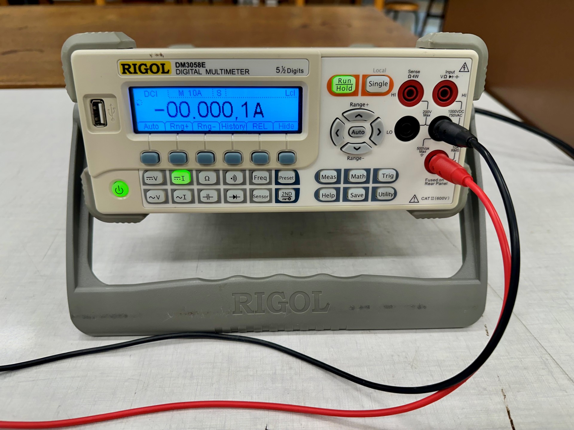 Ampèremètre numérique intégrant shunt et millivoltmètre dans un seul boîtier