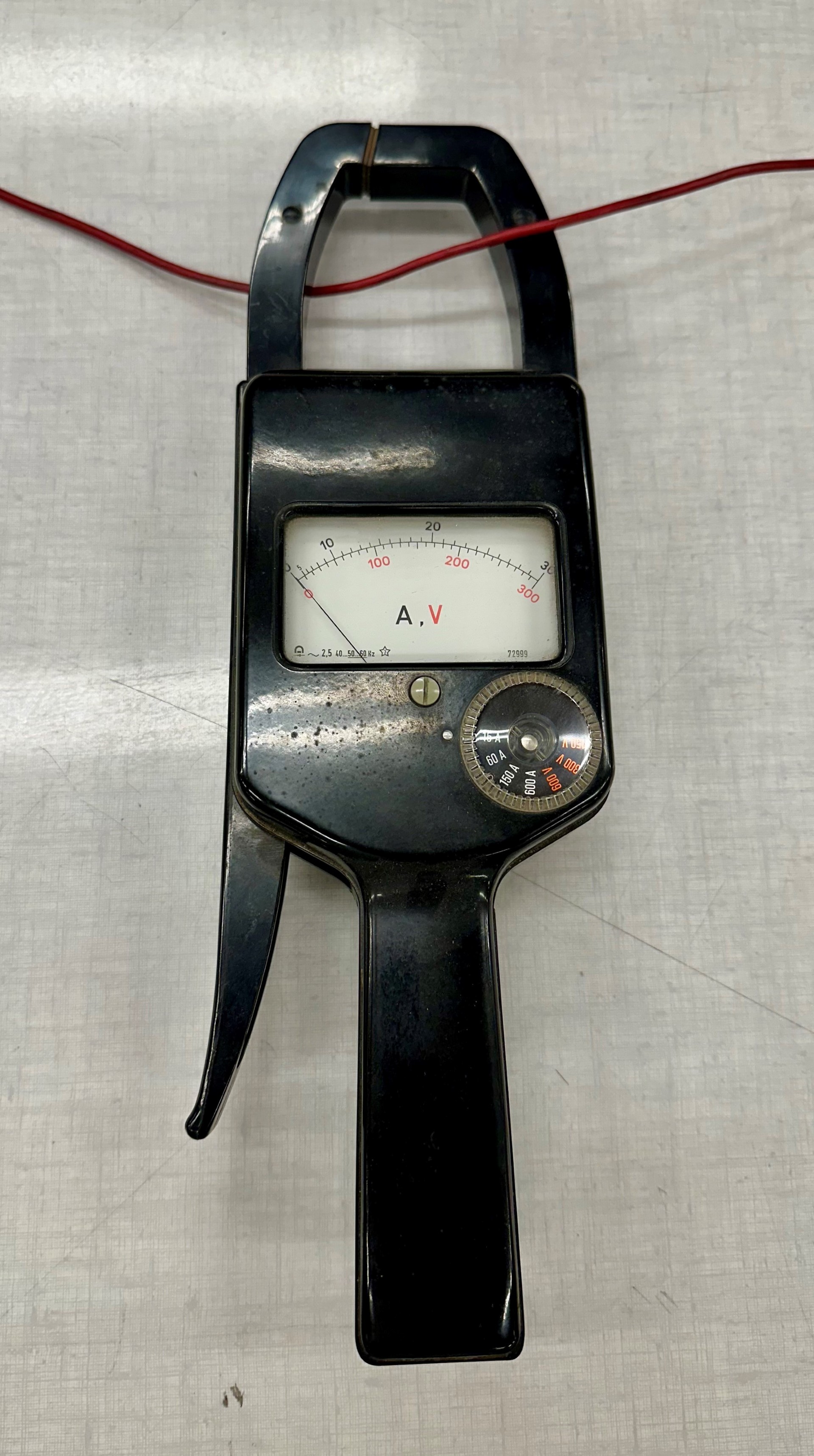 Fig. 5. Pince ampèremétrique à effet hall - Système de mesure non invasif