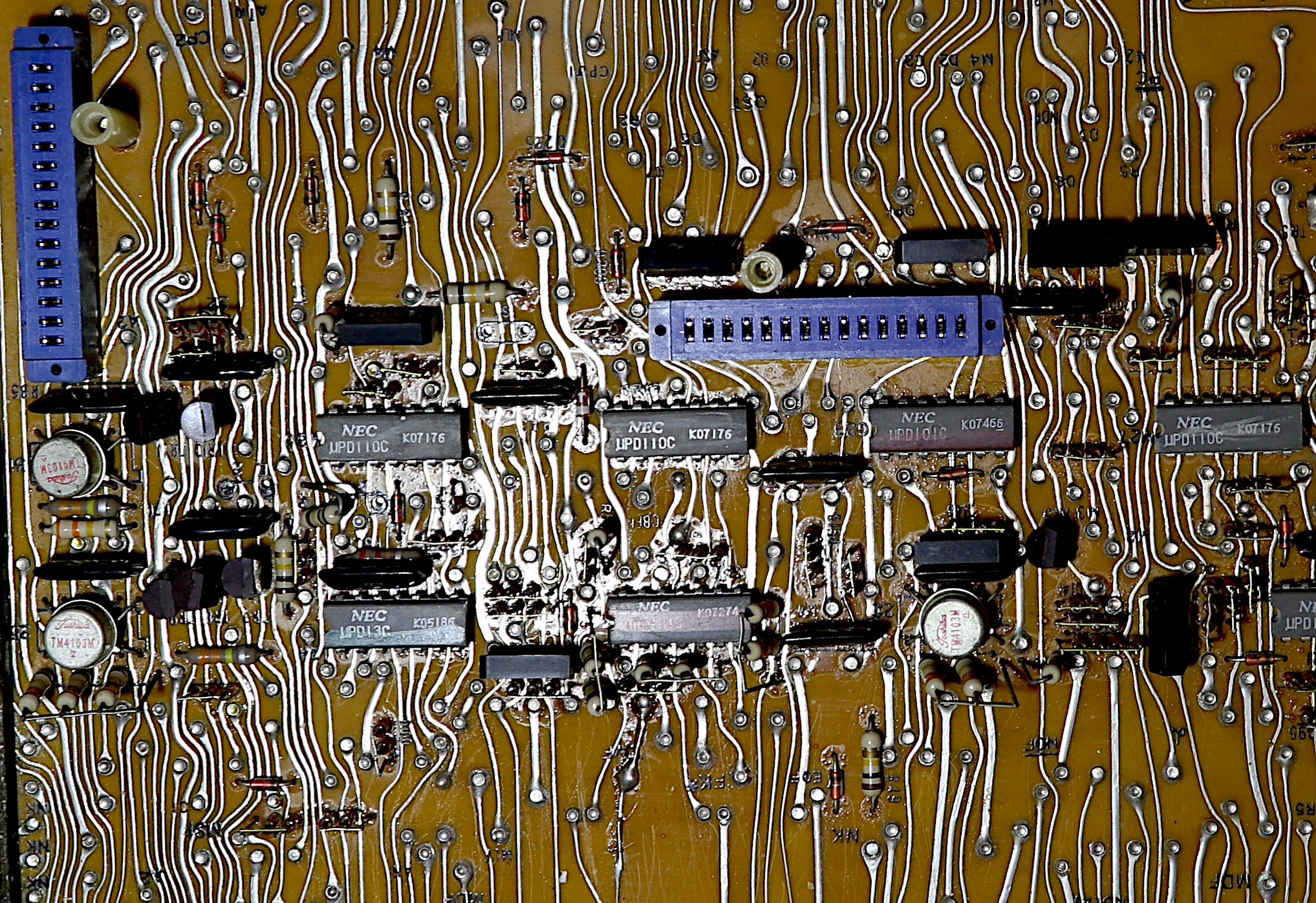 Une partie du circuit intégré de la Denon Kling 522